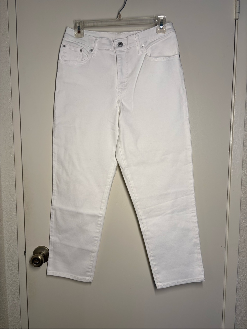 Women’s / Junior White High Rise Straight Leg Stretch Jeans (Size 10/30)
